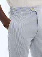 Pantalon ajusté en seersucker à rayures Blanc - Rayures bleu ciel